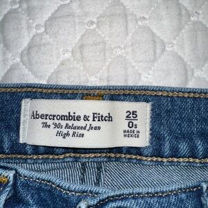 Abercrombie & Fitch High Rise 90s  Relaxed Jeans, Size 25 short.